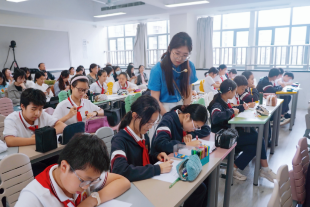 高水平校园职业安排“三组长”制围绕教育要害要素进行体系变革